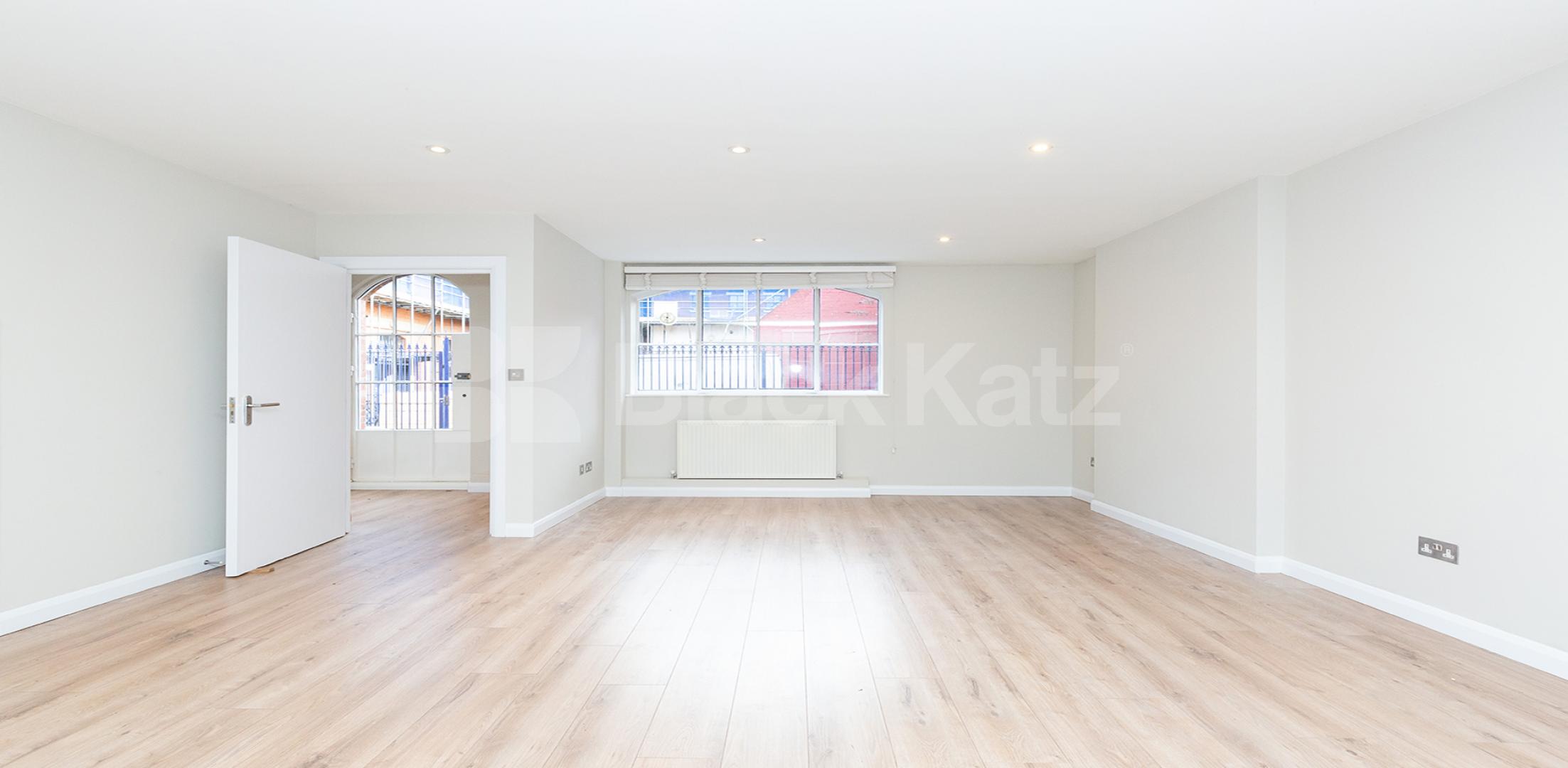 			3 BEDROOM MEWS HOUSE, 3 Bedroom, 1 bath, 1 reception Mews House			 Dove Road, CANONBURY 